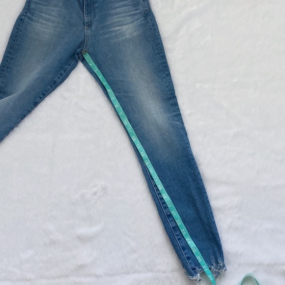 Light Wash Adrianna Goldschmied AG The Farrah Skinny High Rise Frayed Hem Jeans - Picture 3 of 6